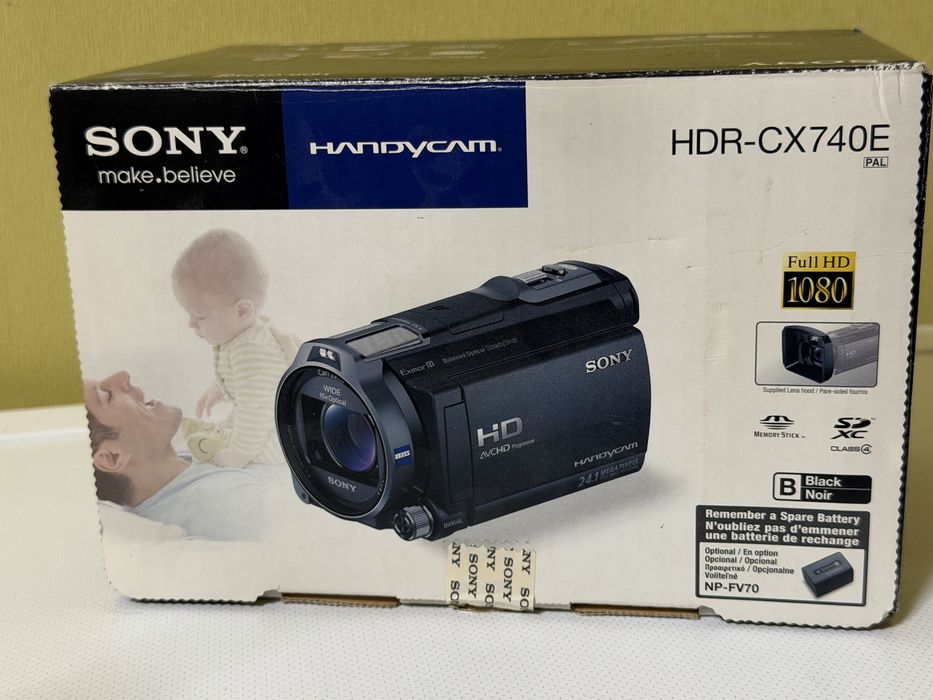 Видео камера HDR-CX740E