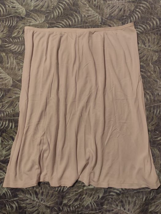 Gładka półhalka damska klasyczna biała pod spódnicę