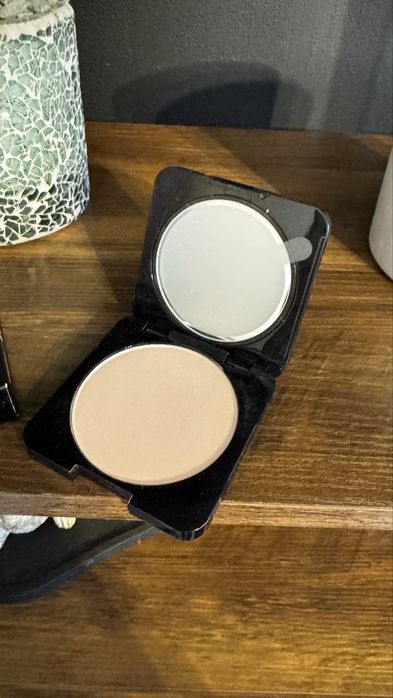 Puder Huda Beauty