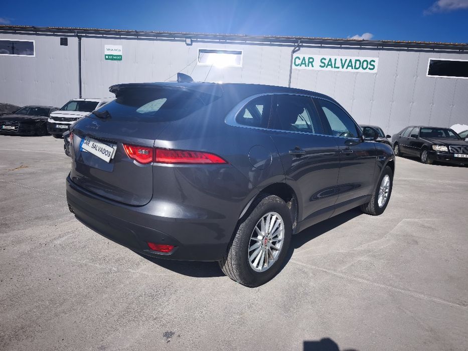Jaguar F-pace 2.0 180 cv