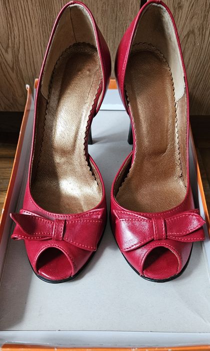 Buty skórzane, czerwone szpilki, czółenka,stan idealny, r.35
