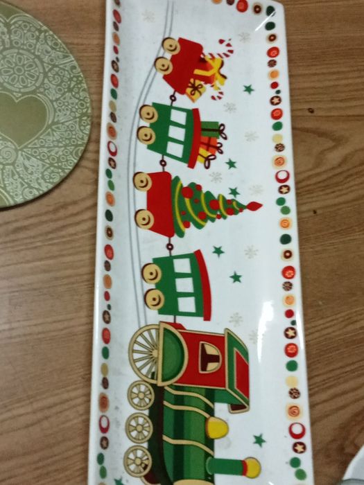 Pratos de sopa e rasos,uma fruteira uma tarteira.