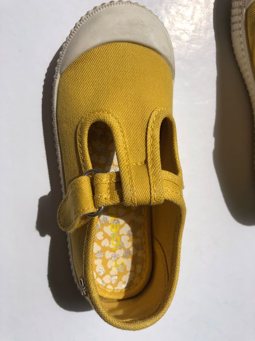 Sapato amarelo 26