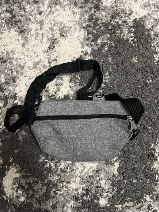 Бананка EASTPAK продам