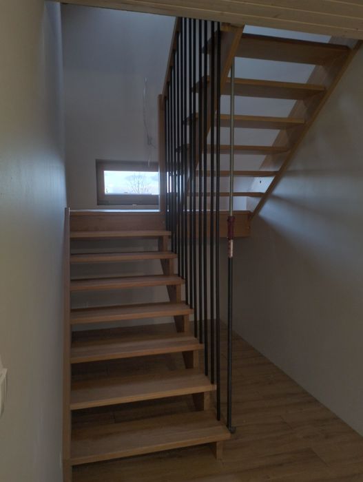 Stopnie drewniane schody