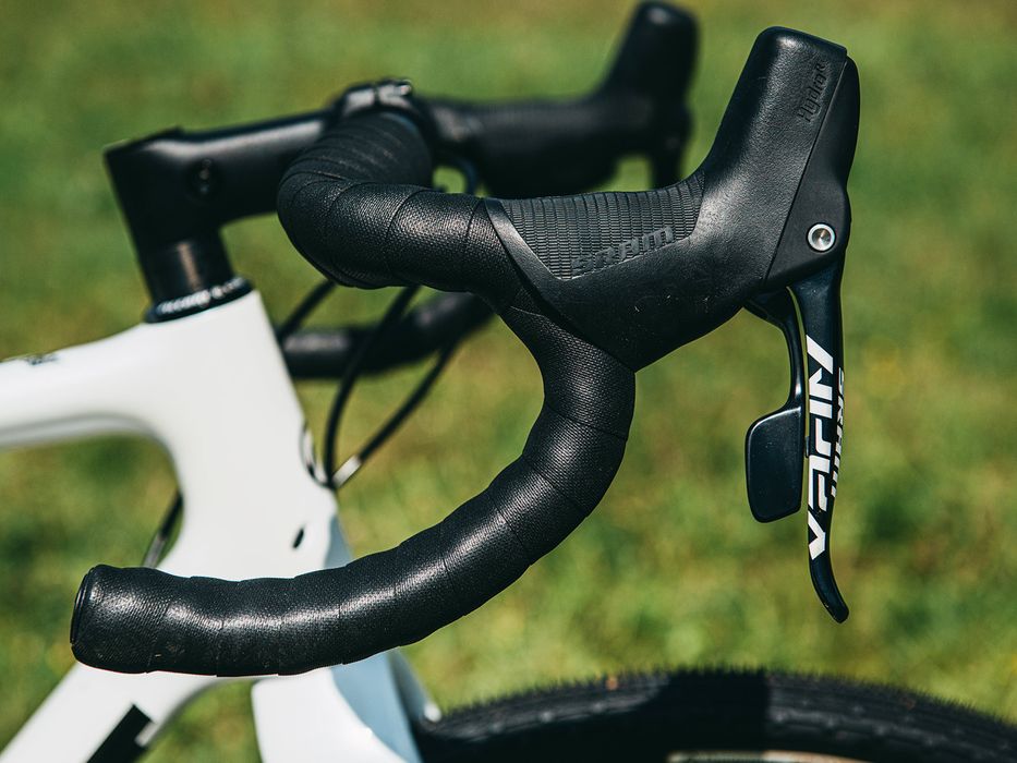 Rower gravel Accent Freak Carbon Apec biały