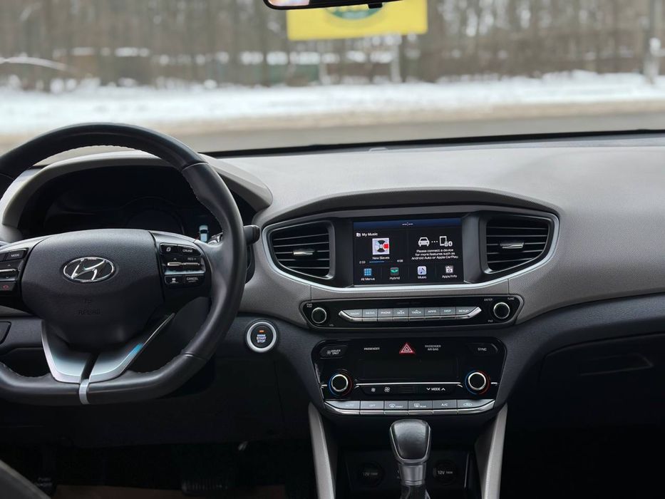 Hyundai Ioniq hybrid в идеальном состоянии