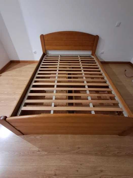Vendo cama em madeira