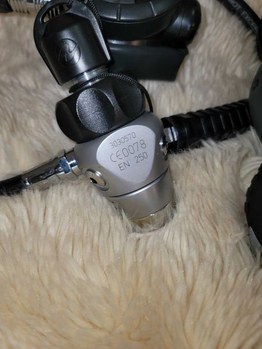 Регулятор для дайвінгу AQUA LUNG Titan LX GLACIA DIN, консоль Suunto CB Three-In-Line.