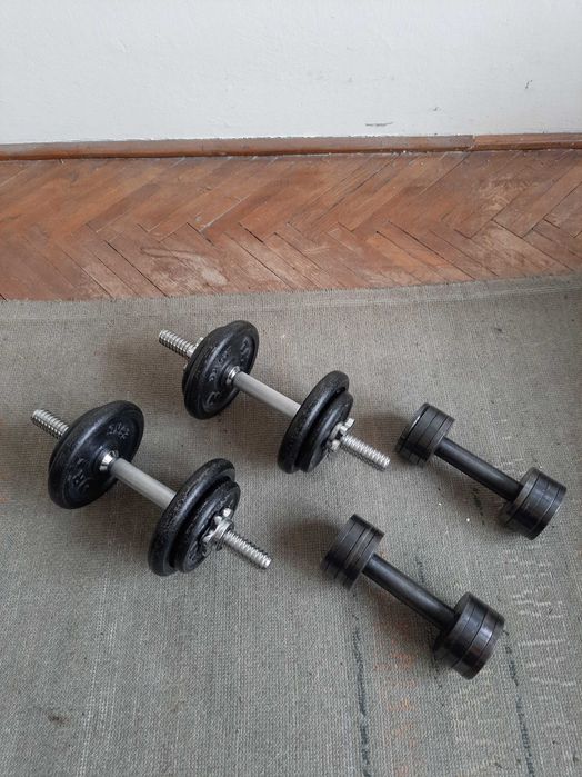 Zestaw kulturystyczny do treningu domowego: ławeczka, sztanga, hantle