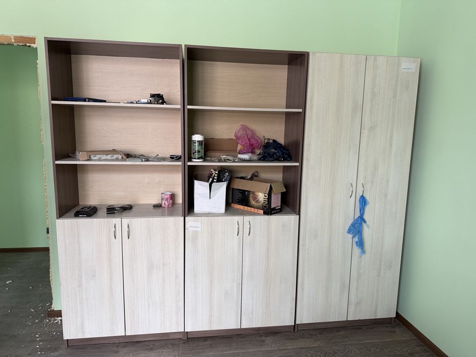 Продам меблі(шкафи, столи)