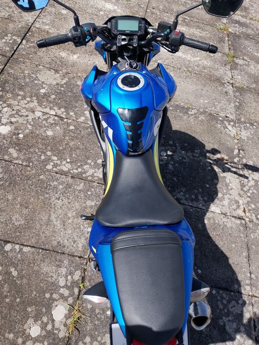 Naked Suzuki 125 como nova