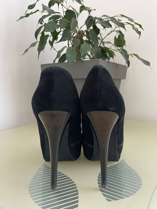 Замшеві туфлі. Туфлі на високих підборах.