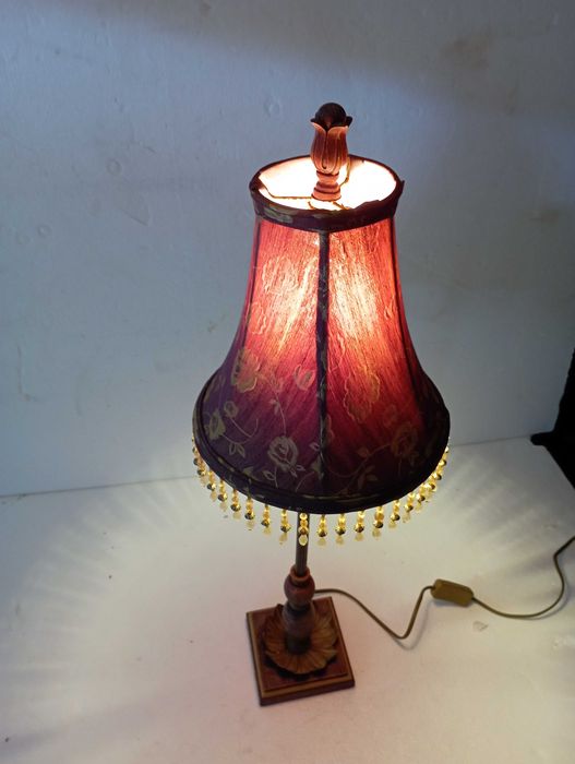 Candeeiro com abatjour com excelente efeito luminoso !!