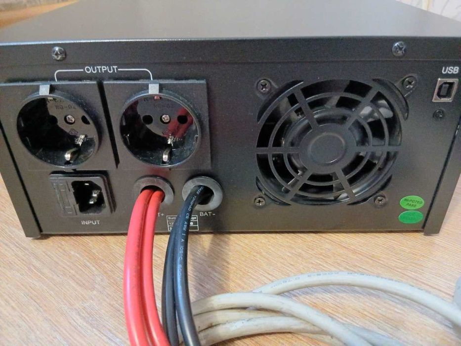 Инвертор напряжения (ИБП) MUST EP20-1000 PRO (1 кВт, 12В) заряд до 30А