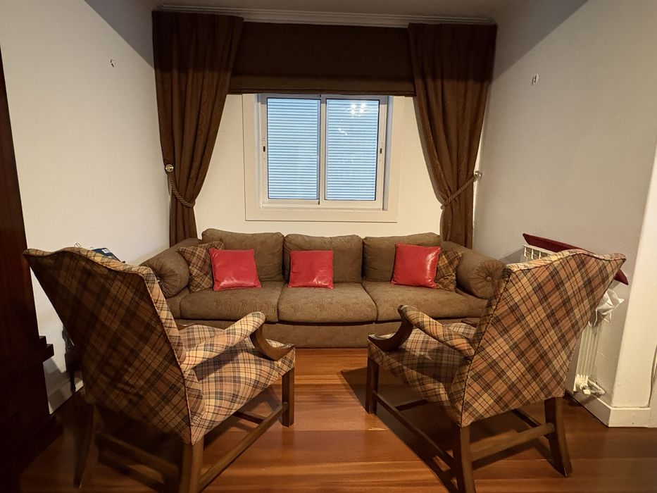 Sofa de 3 lugares. Bem conservado