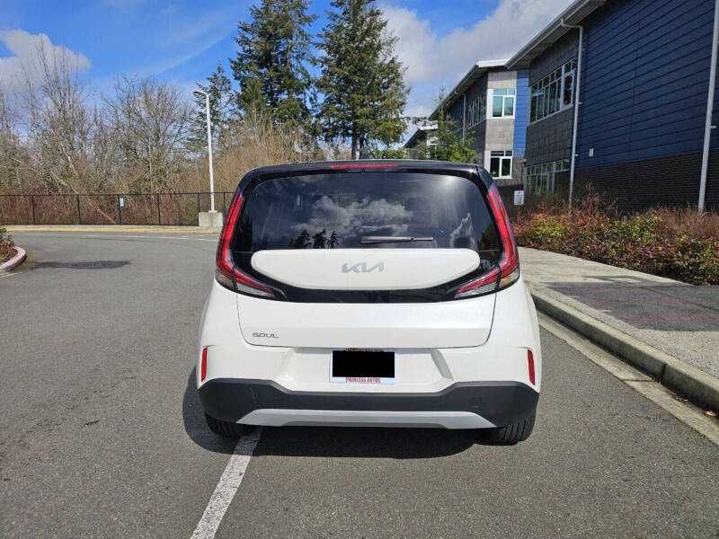Kia Soul LX 2023