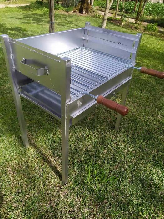 assador 60x40 com pernas desmontaveis, equipado com grelha e tabuleiro