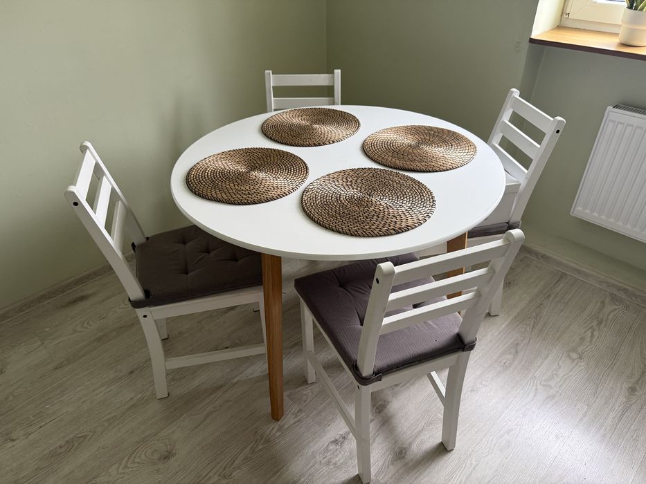 Sprzedam stół kuchenny wraz z krzesłami