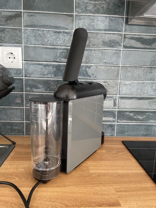 Máquina de café Delta Q, quase nova