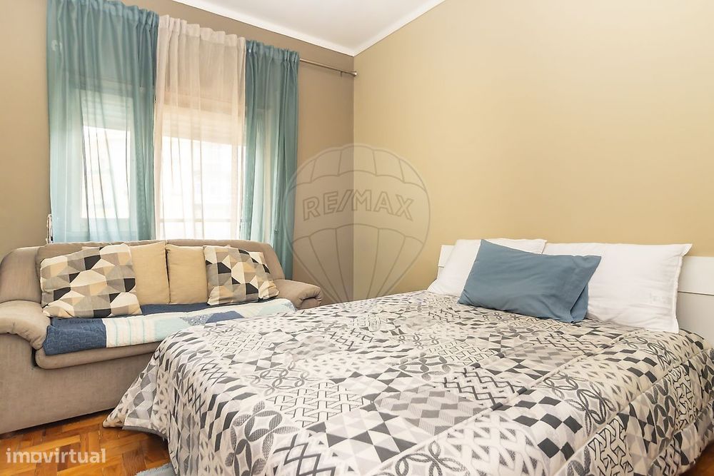 Apartamento T1 com duas varandas no Alto do Seixalinho