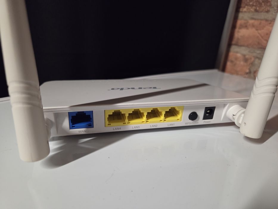 Router Tenda F300