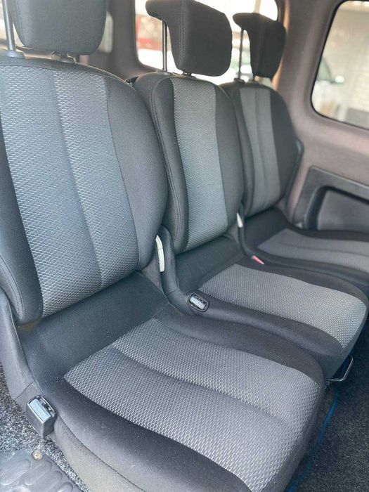 Автомобіль renault