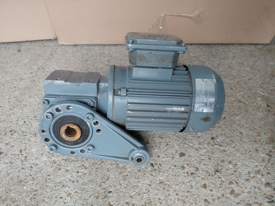 Motoreduktor - 30 obr. Fi 20 mm