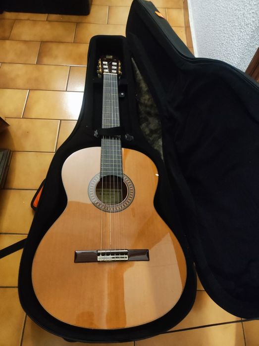 Guitarra Alhambra 4P e guitarra 3/4