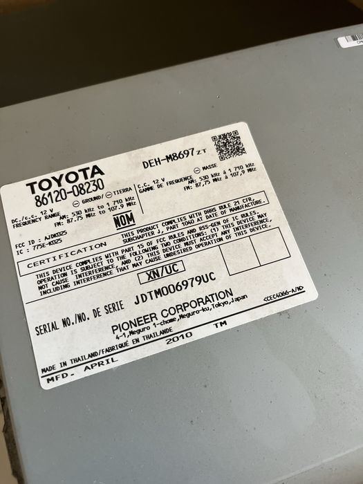 Продам оригінальну магнітолу для Toyota Sienna III