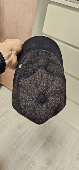 Bugatti wełniana zimowa czapka z daszkiem rozmiar 56 stan bardzo dobry