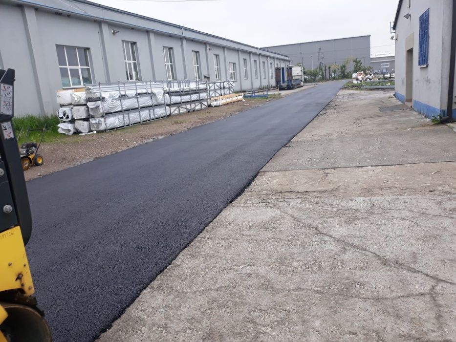 Układanie asfaltu budowa dróg parkingów asfaltowanie zalewanie spękań