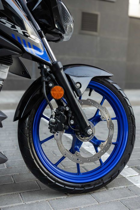 SUZUKI GSX-S125! Como Nova!