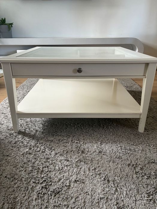 Stolik kawowy z szybą, biały drewniany Ikea liatorp