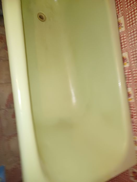 Продам чугунную ванну .