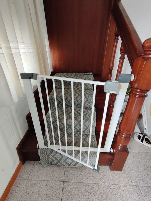 Grade de proteção de escadas para criança