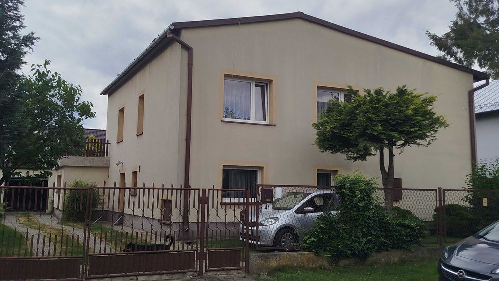 Dom wolnostojący z garażem 7 pokoi Częstochowa Lisiniec