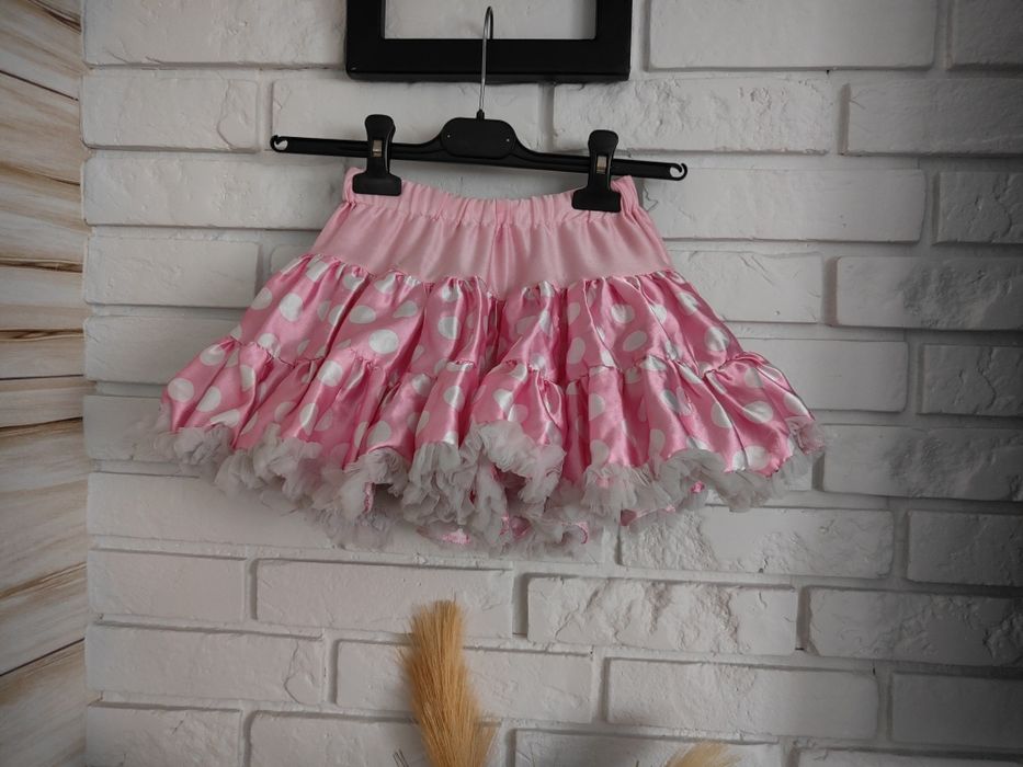 Śliczna spódniczka mini gęsta rozkloszowana