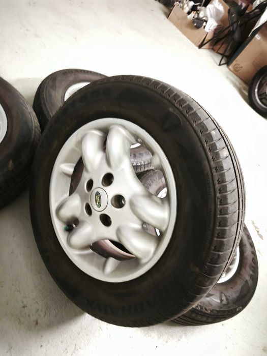 Vendo 4 jantes originais Land Rover 16” com pneus Firestone Roadhawk 215/68 R16 98H
