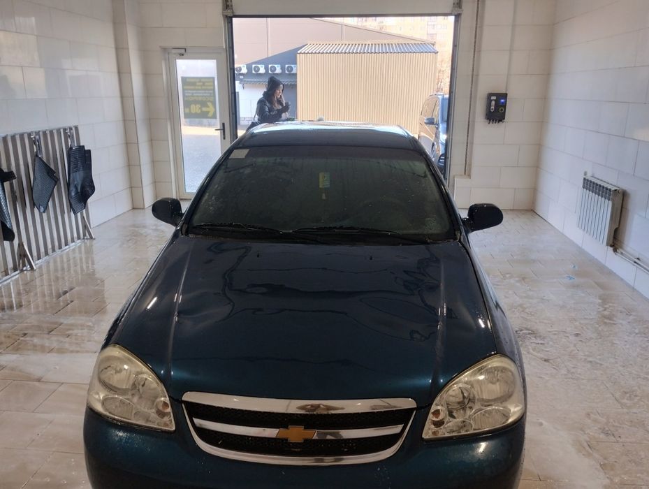 Автомобиль Шевроле Лачетти