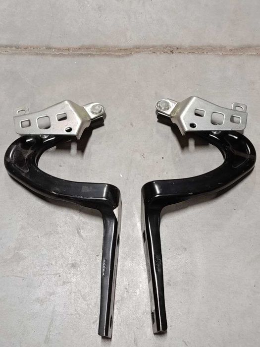 Петля капота ліва \ права Tesla MY