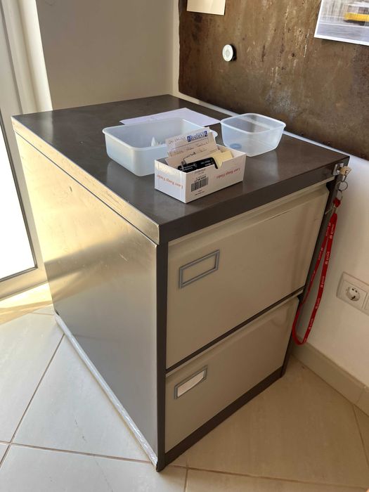 Arquivo de gavetas com tranca