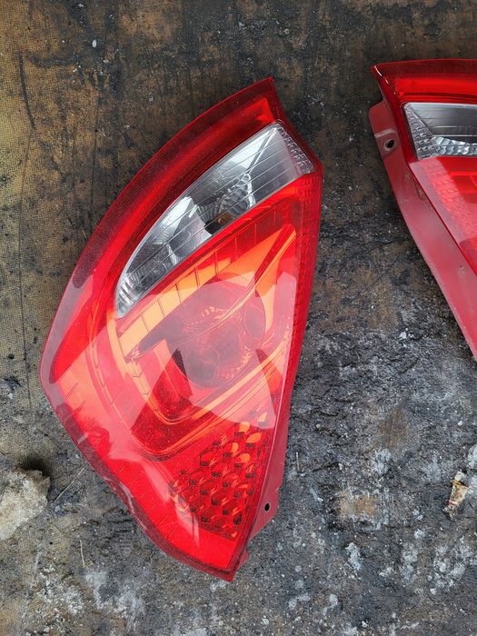 Lampa tylna ford fiesta mk7 5d kompletna