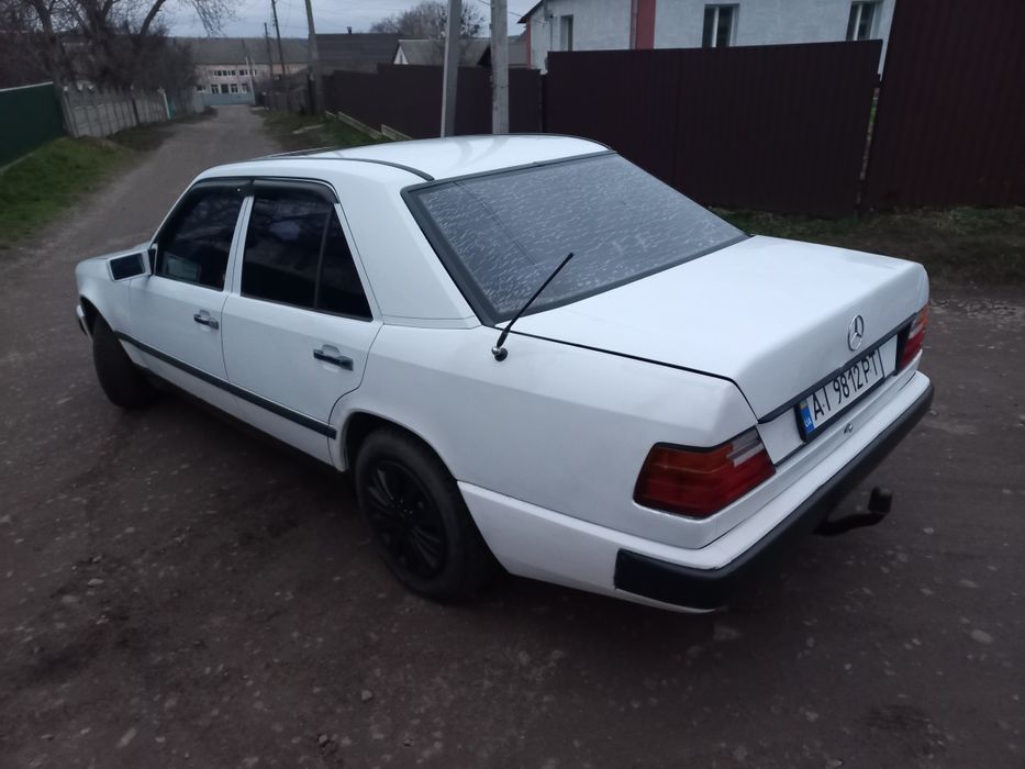 Mercedes-Benz E 124 260 (avtomat)