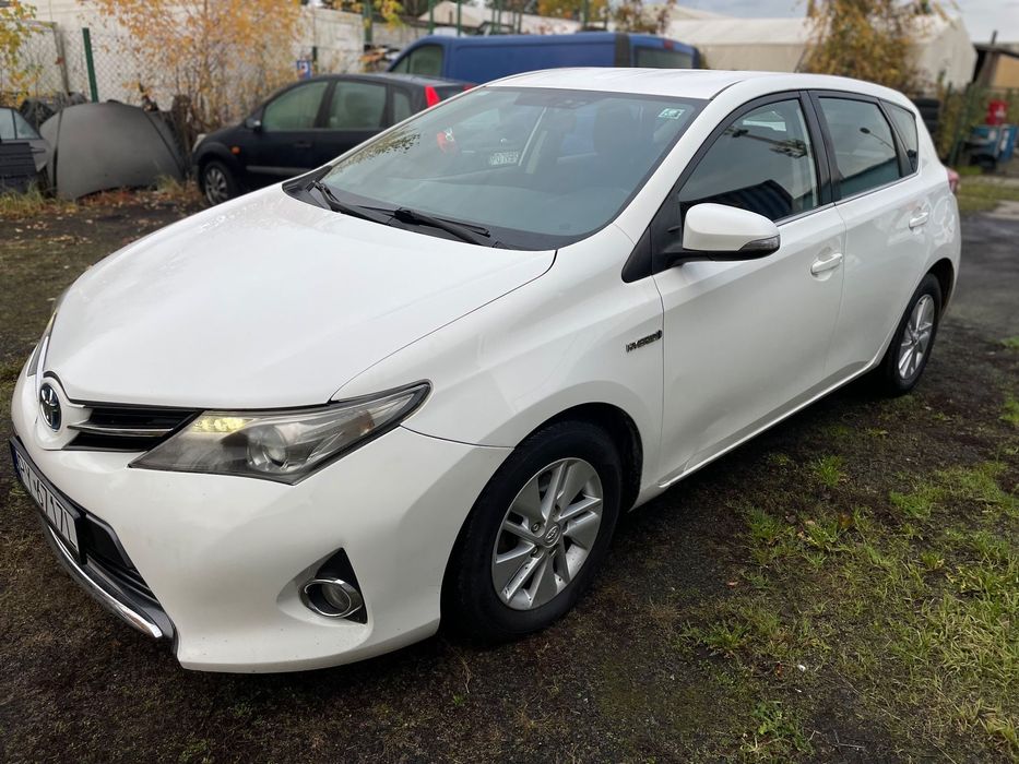 Toyota Auris Auris 1.8 hybryd 2013 r