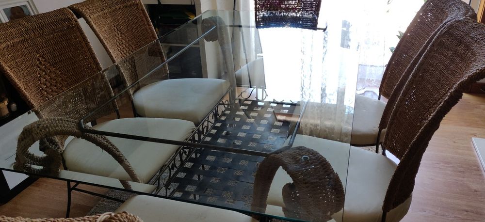 Pack de mesa e 6 cadeiras.