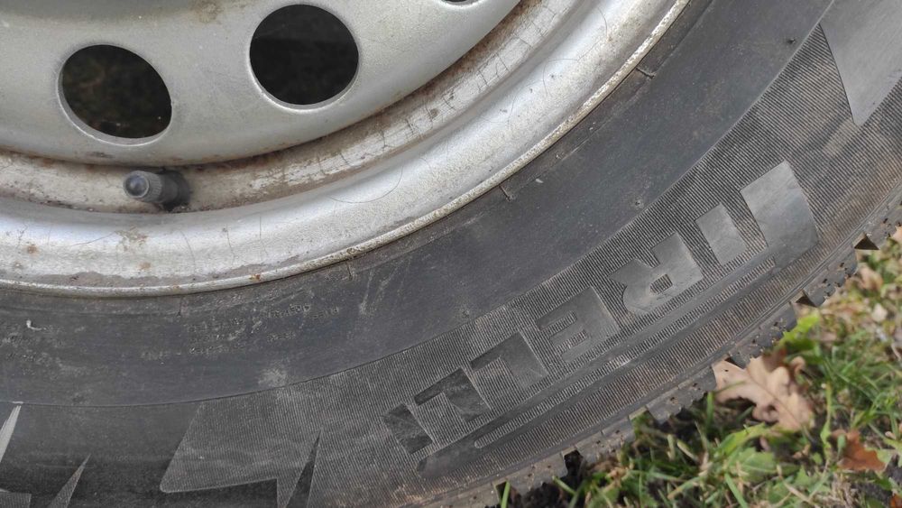 Koła zimowe 215x65x16 z kolcami do VW T4