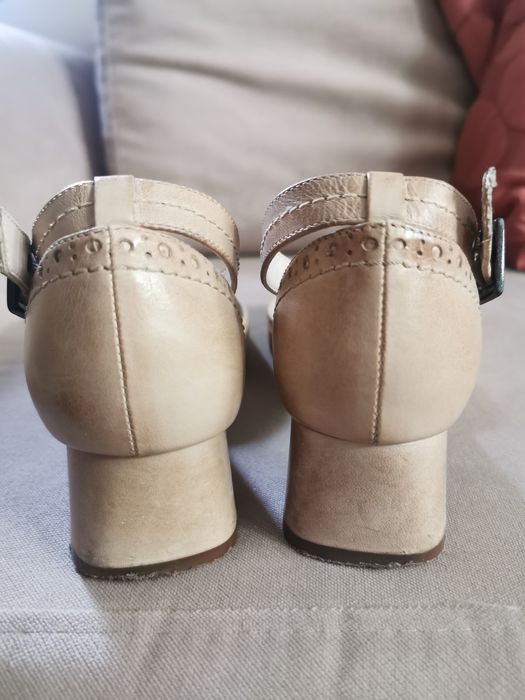 Skórzana czółenka z paskiem Oppus