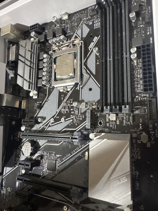 Vendo Asus Prime z370 P   e intel i7 8700
