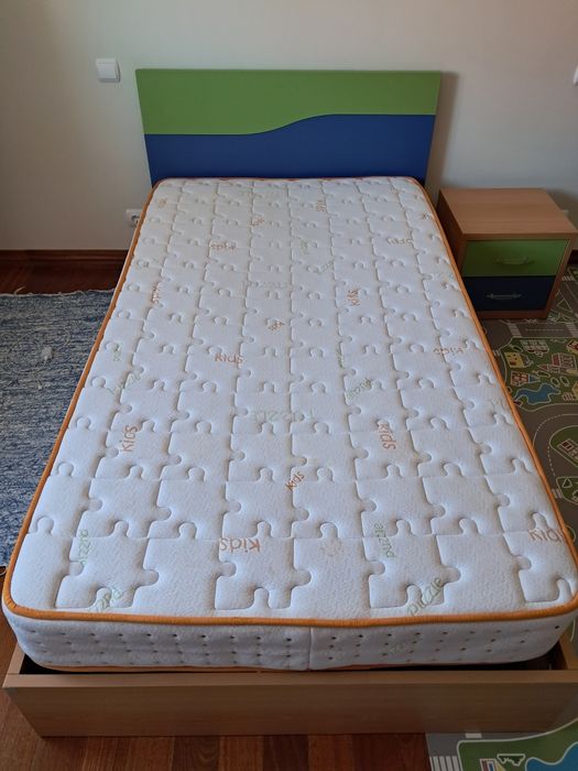 Cama com estrado elevatório